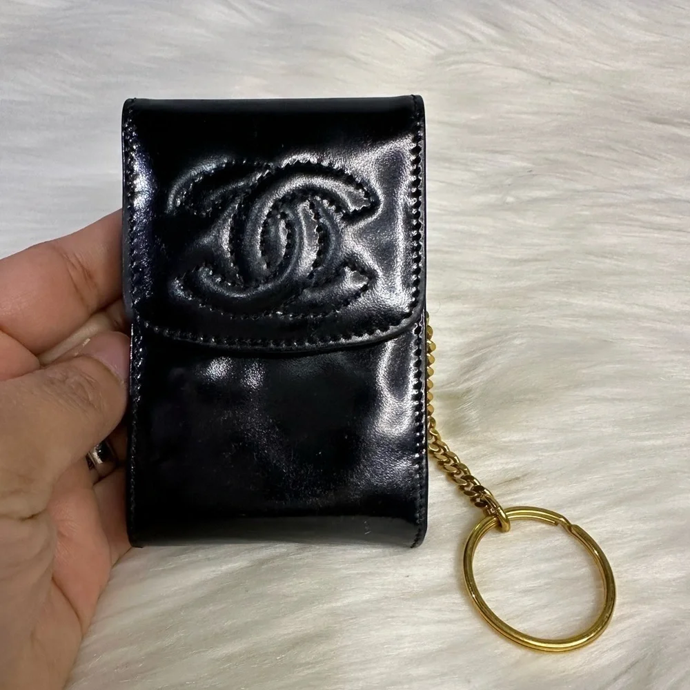 CHANEL cardholder / keyholder patent leather flap pouch in black - Picture 3 of 17